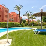 Royal Apartment W/Shared Pool, Terrace &A/C