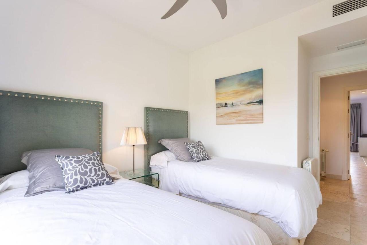Appartement Royal W/shared Pool, Terrace &a/c *