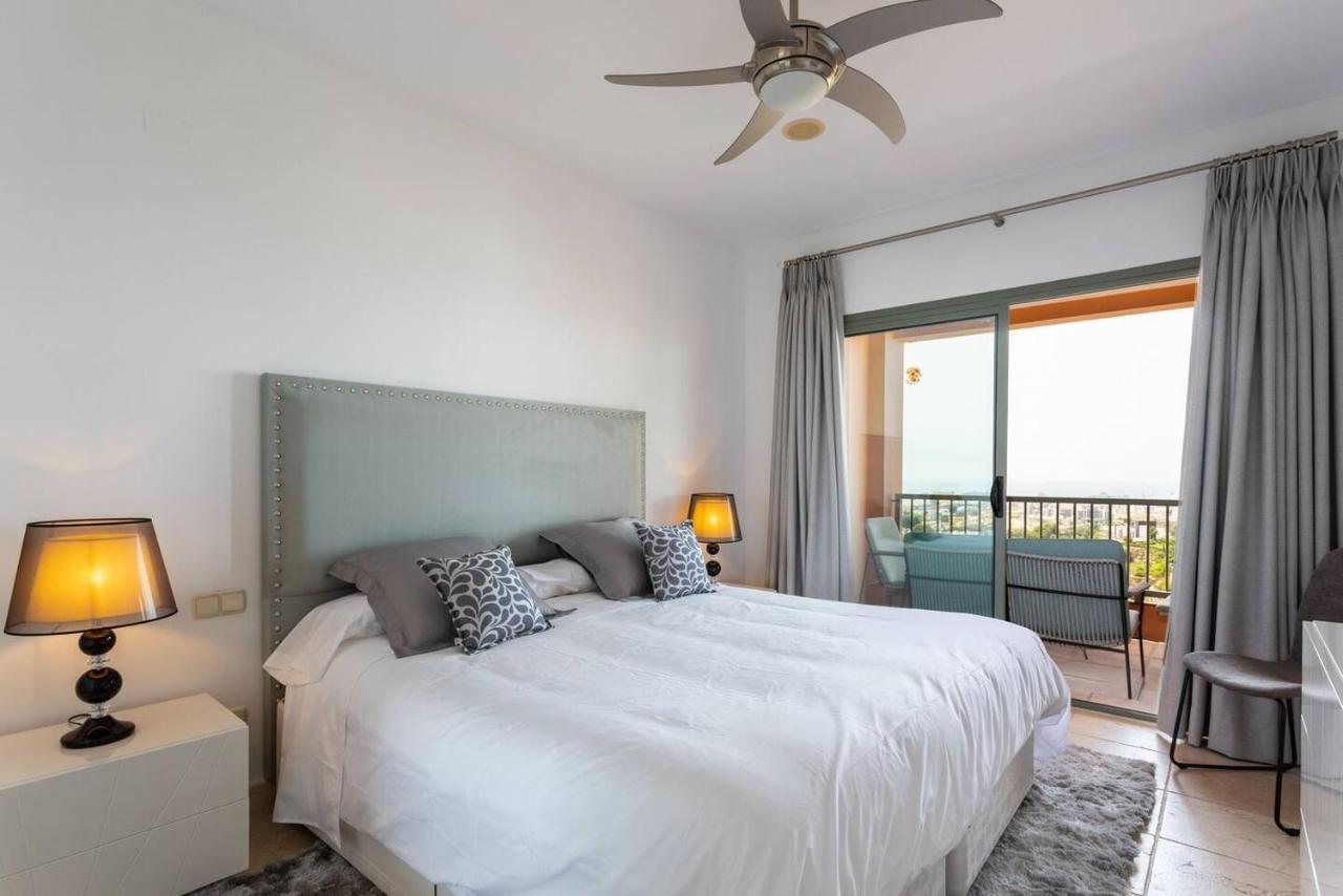 Royal W/shared Pool, Terrace &a/c Appartement Málaga