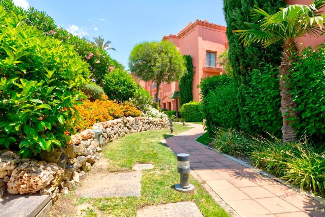 Royal W/shared Pool, Terrace &a/c Appartement *